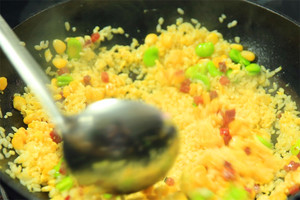 然后加入炒好的食材混合均勻，炒熟即可。出鍋前加少許黑胡椒、鹽和蔥花就可以啦！?。?>
					</div>
					<span>步驟 8/8</span>
					<p>然后加入炒好的食材混合均勻，炒熟即可。出鍋前加少許黑胡椒、鹽和蔥花就可以啦?。?！</p>
				</li>
		</ul>
	</div>
	</div>



<div   id=