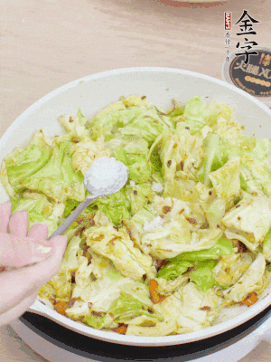 一點(diǎn)鹽、糖調(diào)味。