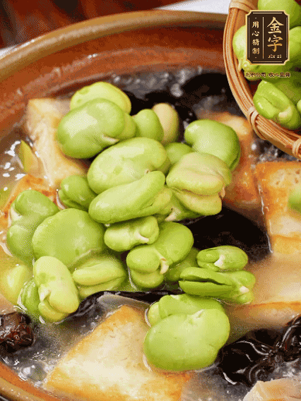 最后可以放豆瓣、木耳煮熟，依照個人口味加點鹽調(diào)味